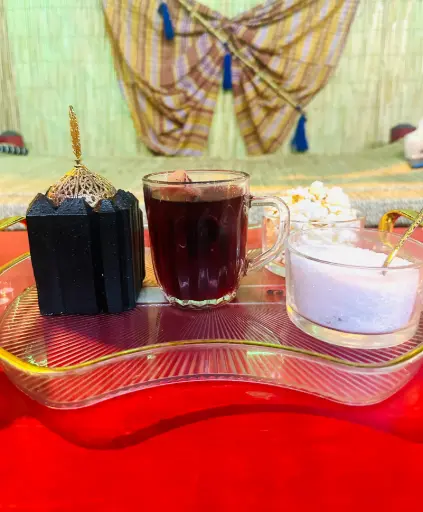كوب شاي كركدي حار