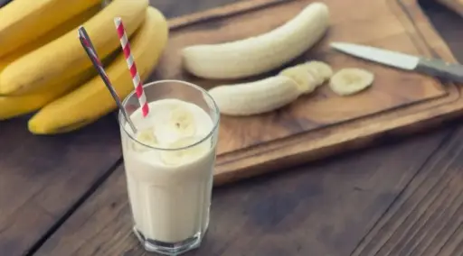 [793890] Banana with milk